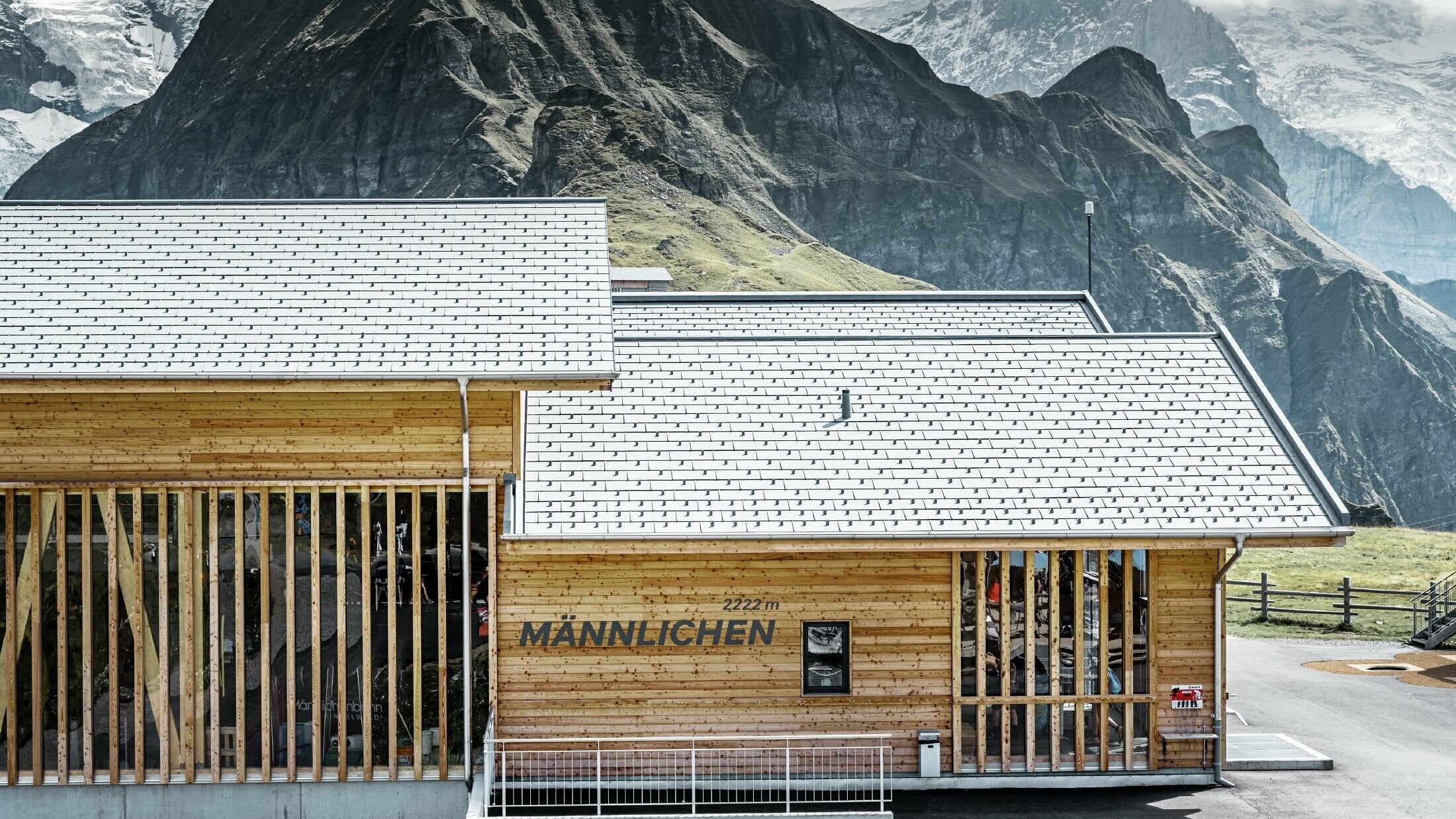 Grindelwald-Männlichen mountain station covered with PREFA roof tile R.16 in P.10 stone grey