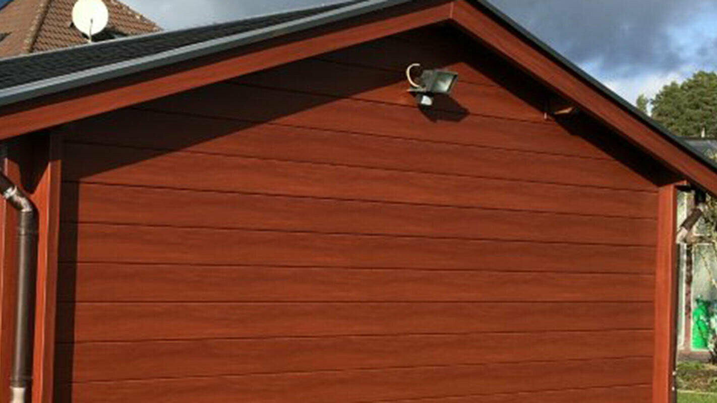 Renovated summer house with a new wood-effect wall cladding. It was previously clad with wood; now it is clad with PREFA wood-effect sidings