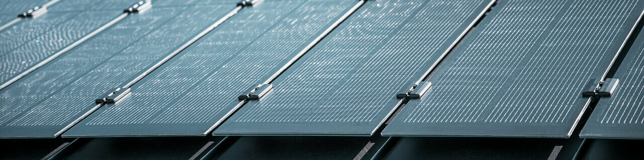 Detailed view of the installation of Prefalz solar panels on a roof in Meschede